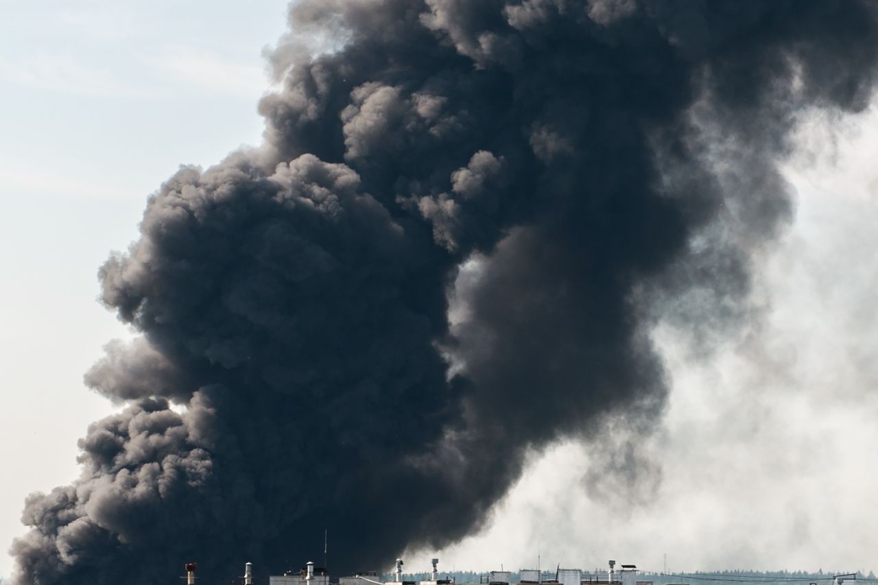 Großbrand bei Spedition Wolf in Straubing – Feuerwehr im Großeinsatz!