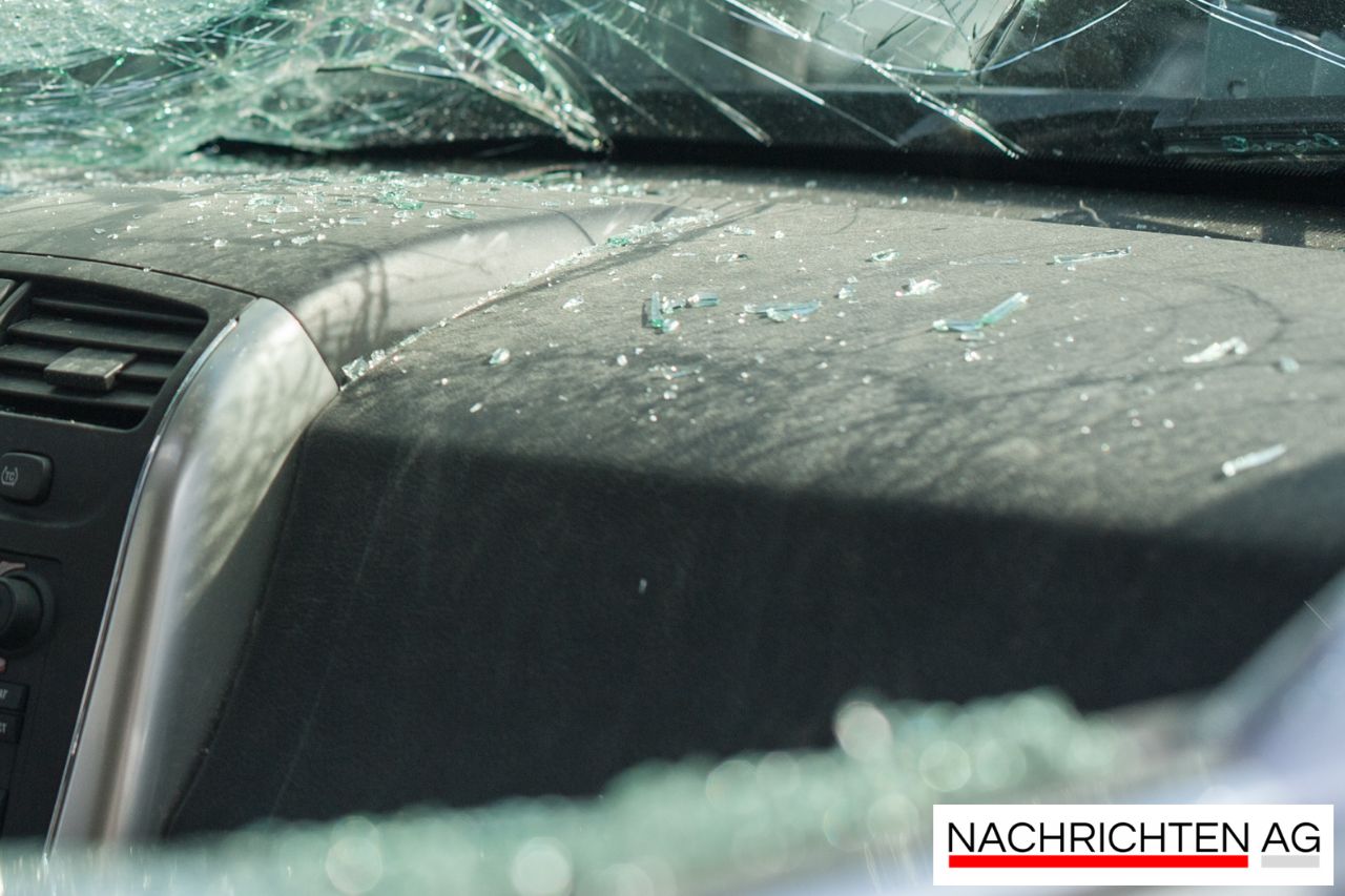 Schwerer Unfall im Ebersberger Forst: Fünf Verletzte nach Frontalzusammenstoß!